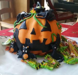 Un petit gouter Halloween en pate à sucre....
