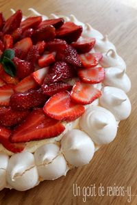 Pavlova aux fraises et à la menthe