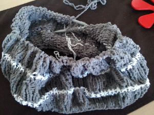 Un snood en maille bouclette
