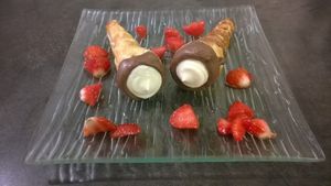 Cornets feuilletés fraise chocolat blanc