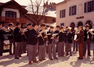 Aubade devant la mairie en 1983