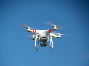 Innovation high-tech : Les drones pourront survoler Paris le dimanche ...