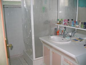 Avant/après: Salle de bain gris et rose fushia, douche à l'italienne #déco