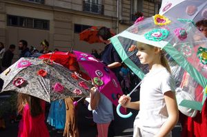 Journée sans voiture : avec Paule Kingleur, l'art de la rue s'empare du macadam.