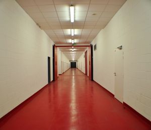 Bruits de couloir.