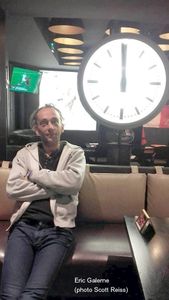 Eric Galerne sur la Grue Titan Jaune de Nantes, symbole de douloureuse séparation