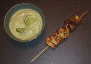 Satay au poulet sauce aux cacahuètes