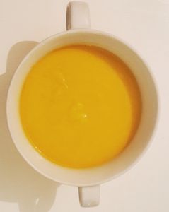 Soupe de patate douce, carottes et poireaux