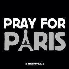 Logo Pray for Paris : "Priez pour Paris". Ne priez par pour Paris, Paris est un prince de la cabale satanique, priez pour les victimes.