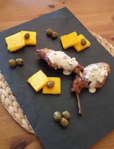 Cuisses de lapin, vin blanc, olives