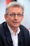 Vidéo du rassemblement du mercredi 2 décembre pour les " 5 d'Air France" devant le Tribunal de Grande Instance de Bobigny : Pierre Laurent y est intervenu pour demander la relaxe des 5, l'arrêt des plans de licenciements et porter la défense des libertés individuelles et collectives. Il y prend position contre tout tripatouillage de la Constitution.