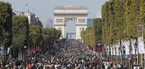 Les Champs Elysées...