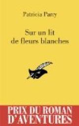 Sur un lit de fleurs blanches - Patricia Parry