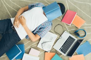 L’entrepreneur n’est pas dans l’évitement de ses blessures, il en tire parti.