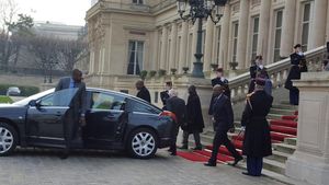 LE PROFESSEUR NATIONAL A ÉTÉ REÇU AU QUAI D'ORSAY PAR JEAN MARC AYRAULT