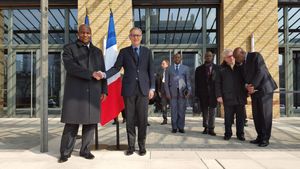 FAT ET LE SECRÉTAIRE D'ETAT