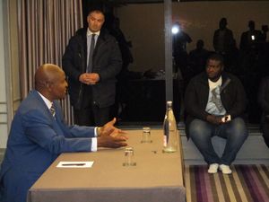 FAT DANS HOTEL PARISIEN