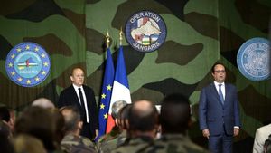 FRANÇOIS HOLLANDE TOURNE LA PAGE SANGARIS