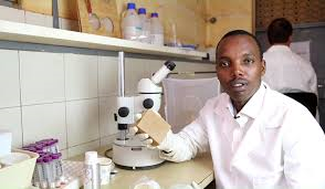 dans le laboratoire parle de son produit