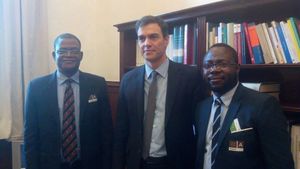 LA COSINA DE OBIANG NO DA ABASTO, PORQUE TODAVÍA ESTÁN POR INCORPORARSE MUCHOS MÁS...