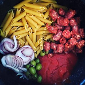 One Pan Pasta Penne aux merguez et tomate