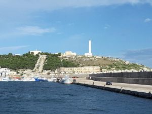 Santa Maria du bout de la jetée du port de Leuca