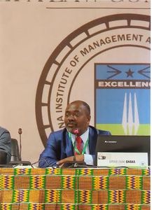 Le Dr GNAKA LAGOKE fortement applaudi par les participants