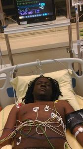 APRES SA SORTIE DHOPITAL LA STAR DU REGGAE SERGES KASSY RACONTE :LES 72 HEURES LES PLUS PENIBLES DE MON EXIL. acte 1.