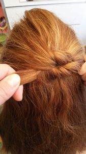 Comment "nouer" ses cheveux...