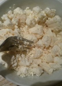 Soupe de petits pois et "neige" de chèvre