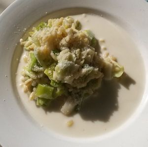 Blé au poireau, crème au parmesan