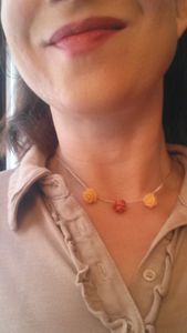 Léger et délicat, le collier "roses"...