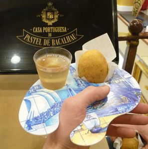 Pastel de bacalhau ou beignet de morue