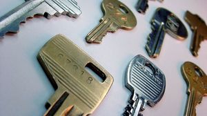 SERRURIER EXPERTS PRÊT A VOTRE DISPOSITION POUR L' INSTALLATION DE SERRURES