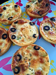 Petits clafoutis courgettes, mozzarella, olives...