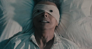 Deux clips sont sortir pour Blackstar : "Black Star" et ci-dessus, "Lazarus"