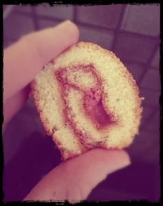 Génoise roulée au coeur coulant à la framboise
