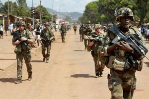 FRANCE-RCA : LE RETRAIT DE LA FORCE SANGARIS ANNONCÉ PAR FRANÇOIS HOLLANDE