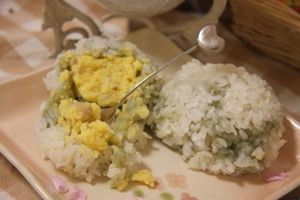 Bánh khúc vói nhân đậu xanh thịt heo béo bùi hấp dẫn