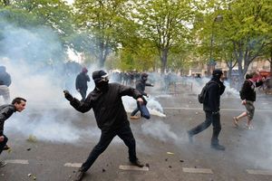 En France, mieux vaut casser du flic que critiquer l’islam !