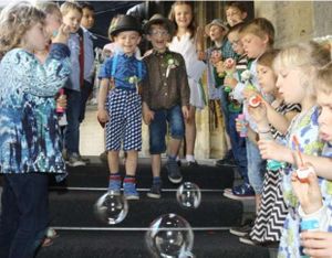 Endoctrinement LGBT : une école belge organise un « mariage » homosexuel entre enfants
