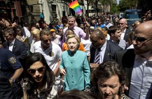 L'infâme Hillary Clinton défile à la Gay Pride de New York