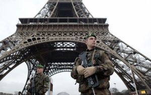 La Tour Eiffel évacuée par erreur car un agent de sécurité parle mal le français