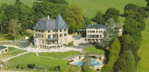 Saint-Denis-de-Cabanne (42) : un château, centre de vacances EDF, accueillera 100 migrants dès novembre