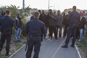 Grande-Synthe : trois policiers lynchés dans un camp de clandestins
