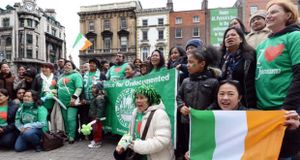 Irlande : le gouvernement accélère le repeuplement de l’île par des extra-européens