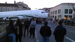 Tarbes : un Airbus bloque la circulation pendant 4 heures.Vidéo.