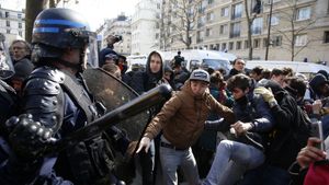 Retour en images sur les manifestations contre la loi travail en France, plus de 170 interpellations. Vidéos