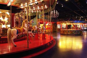 France. Le Musée des Arts Forains, une parenthèse enchantée au cœur de Paris.