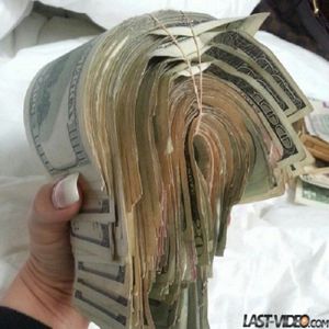 http://www.last-video.com/les-images-humour-et-insolite-du-jour-4/liasse-de-billets